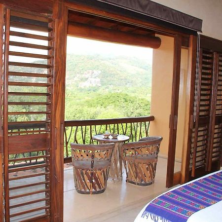Hotel Casa Don Francisco Ixtapa  Kültér fotó